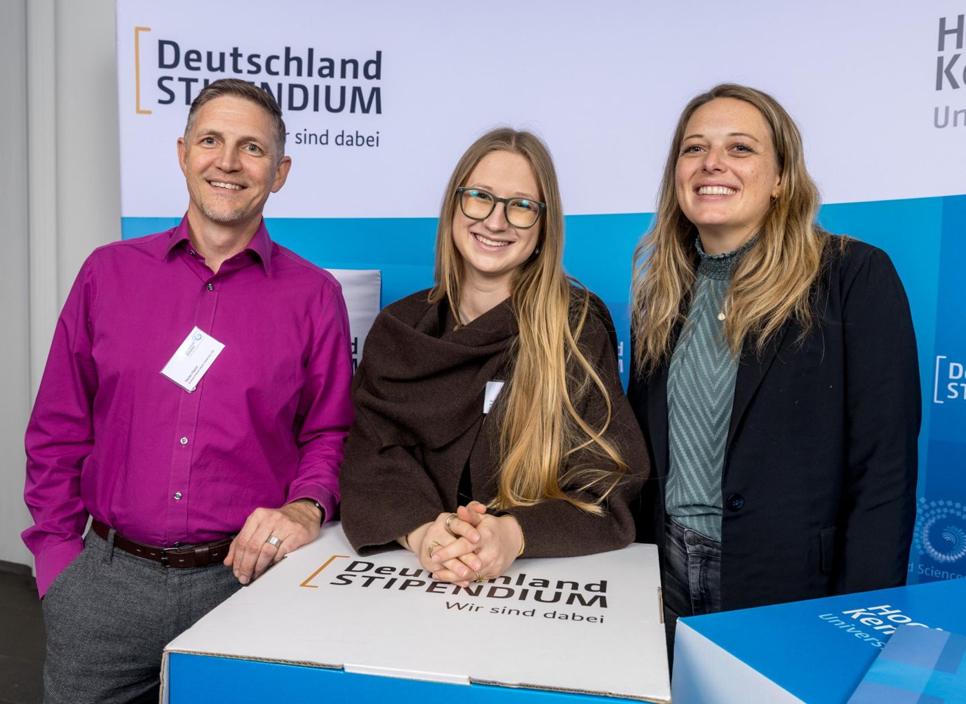 Amelie mit ihren Förderern von Endress+Hauser